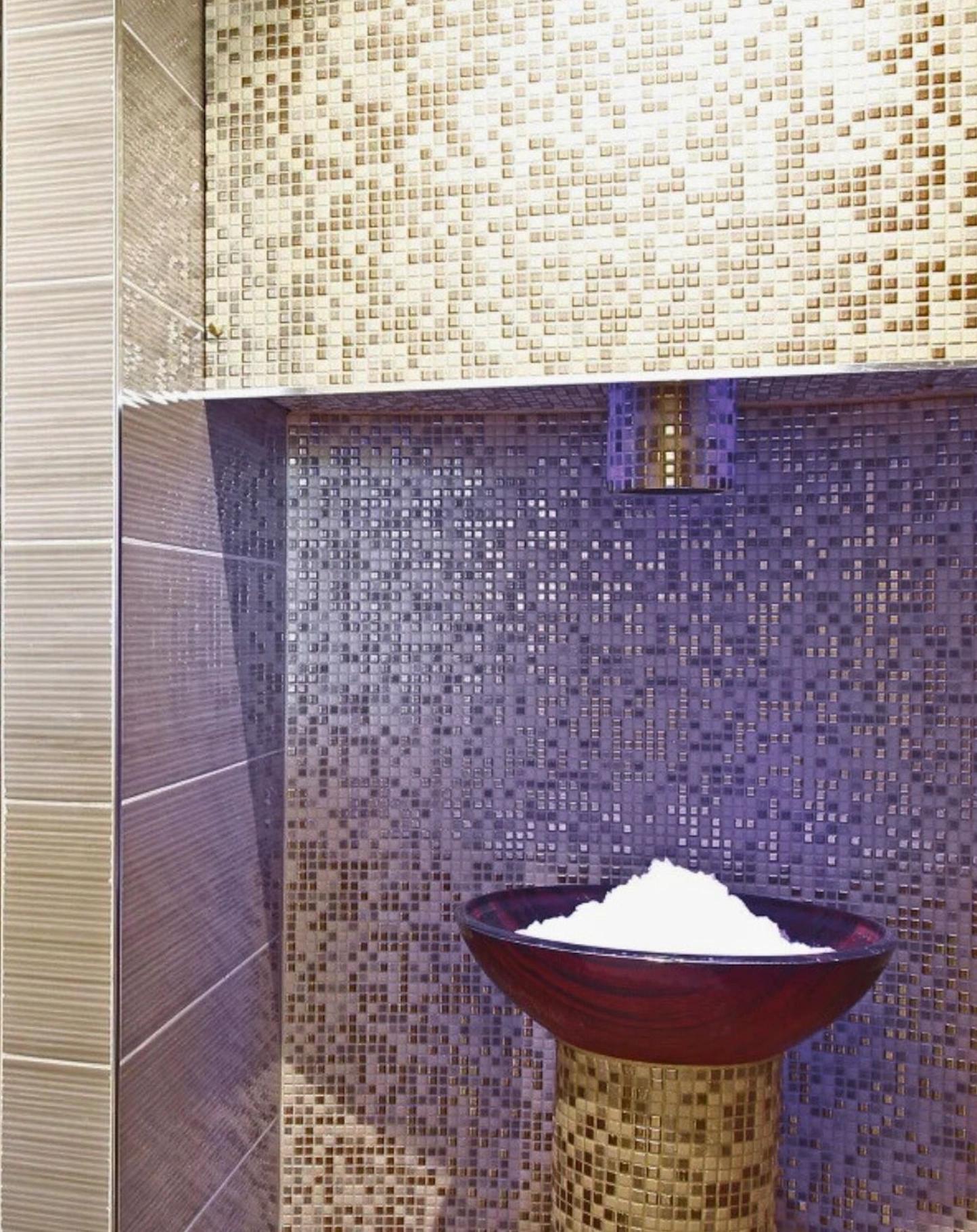 Hôtel de luxe avec spa et fontaine à glace