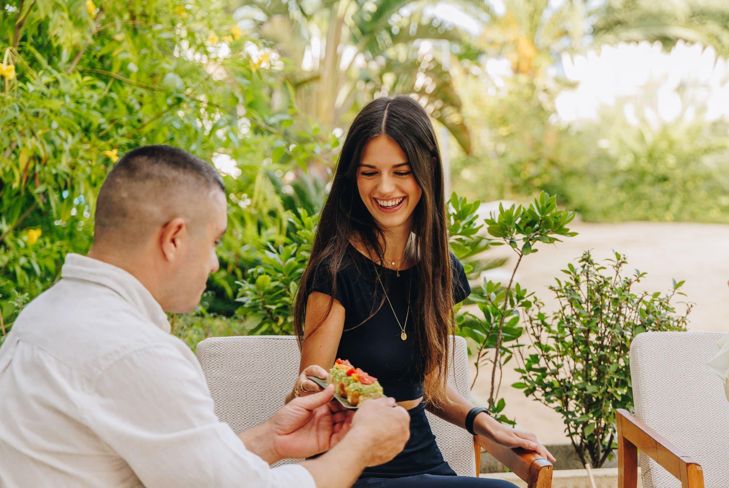 Ambiance conviviale au restaurant La Tavola de l'hôtel de luxe Corsica à Calvi