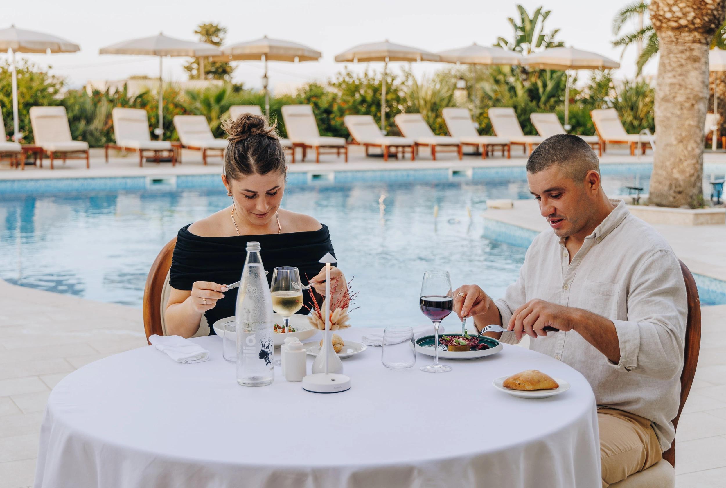 Hôtel-restaurant gastronomique au bord de la piscine à Calvi